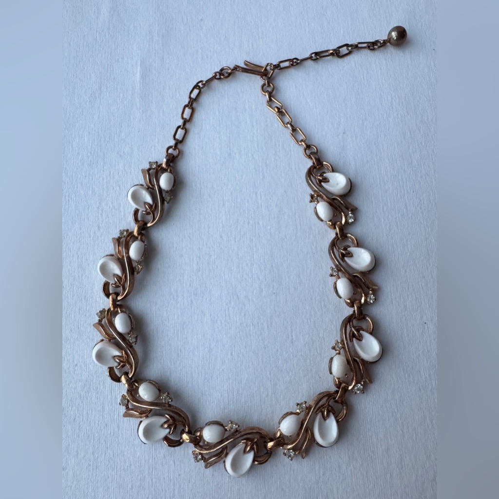 Vintage Crown Trifari Pebble Beach Whitethermoset Rhinestone Necklace 1950s 110$